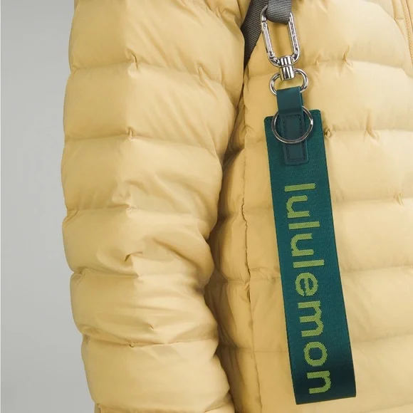 ✨Sold✨Lululemon • Never Lost Keychain - Picture 2 of 4